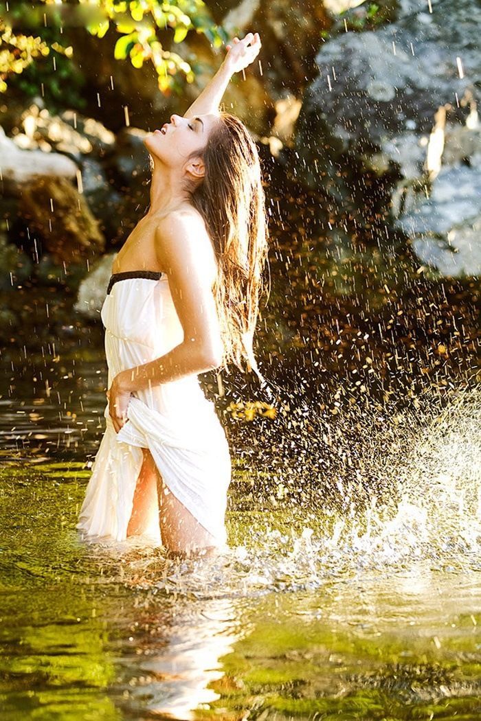 Marie Avgeropoulos in Omsk