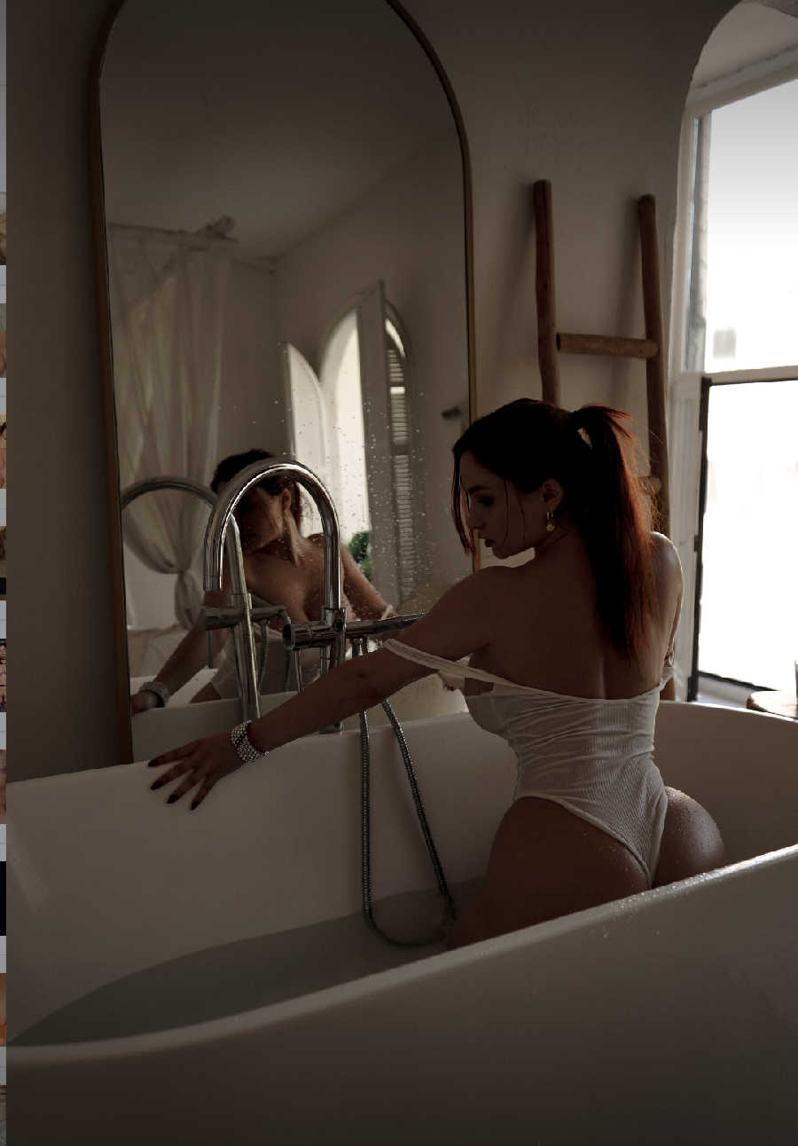 A playful frame from Miranda Faith nude — online in Omsk