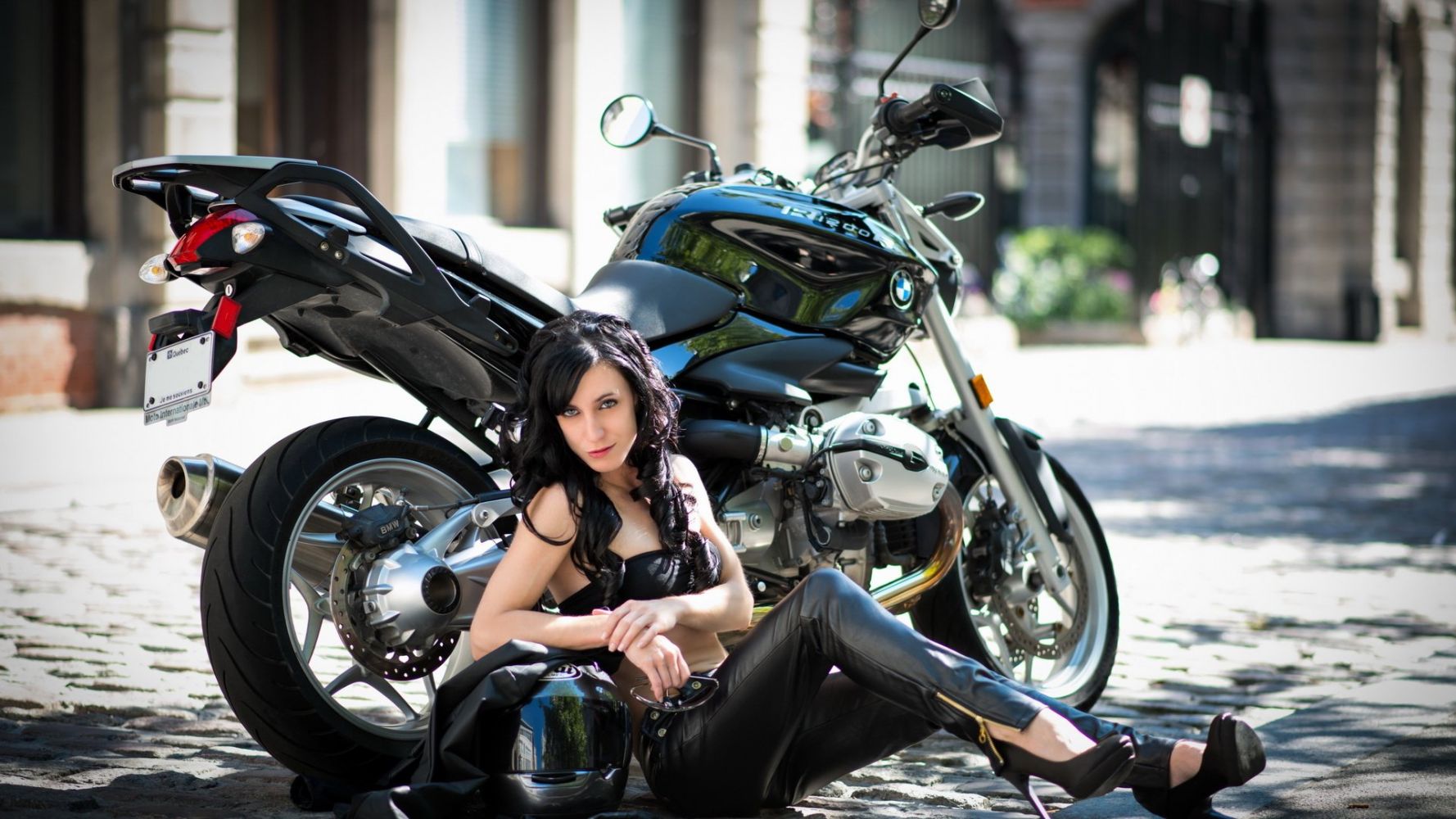 European women on bikes in Omsk