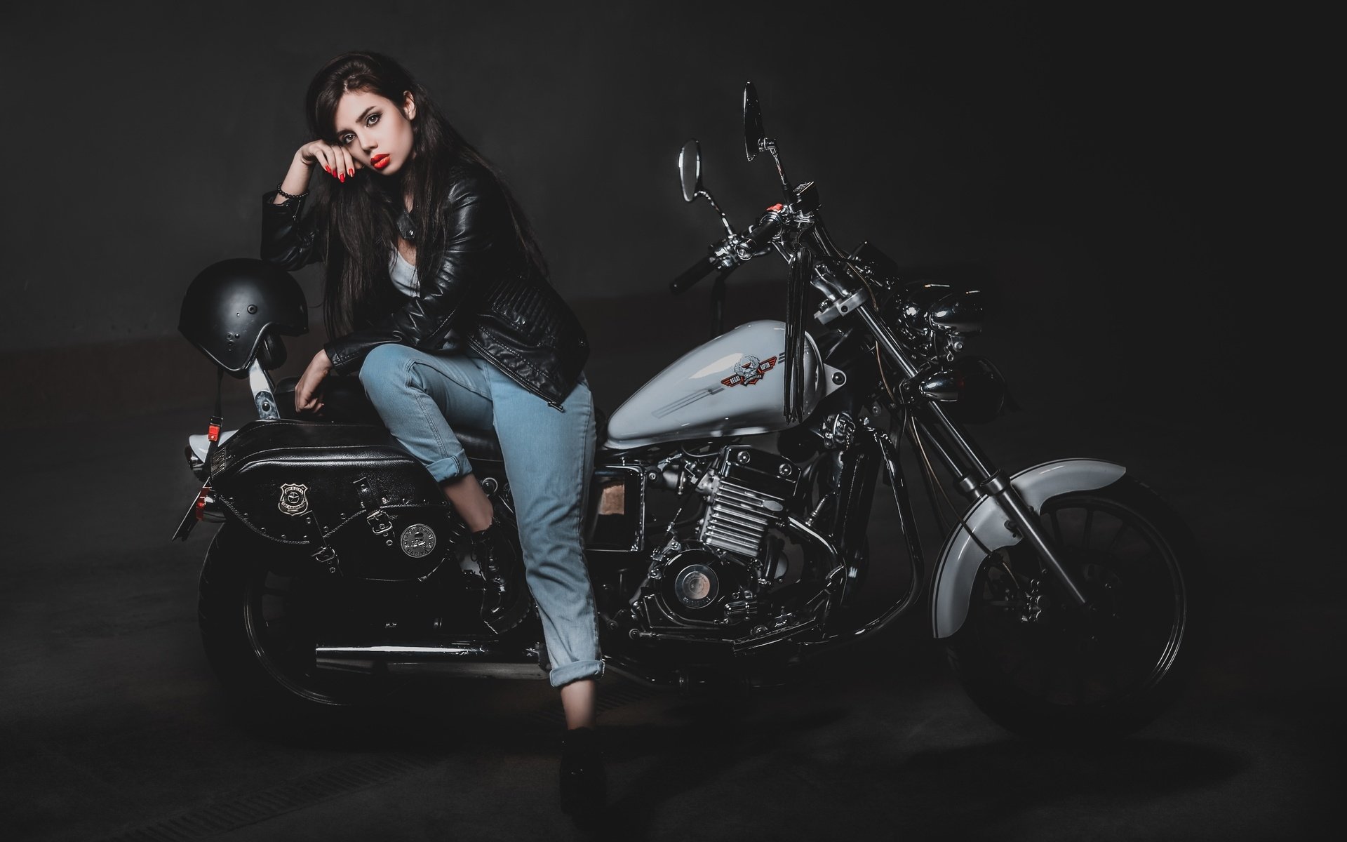 Biker girls: style and drive in Omsk