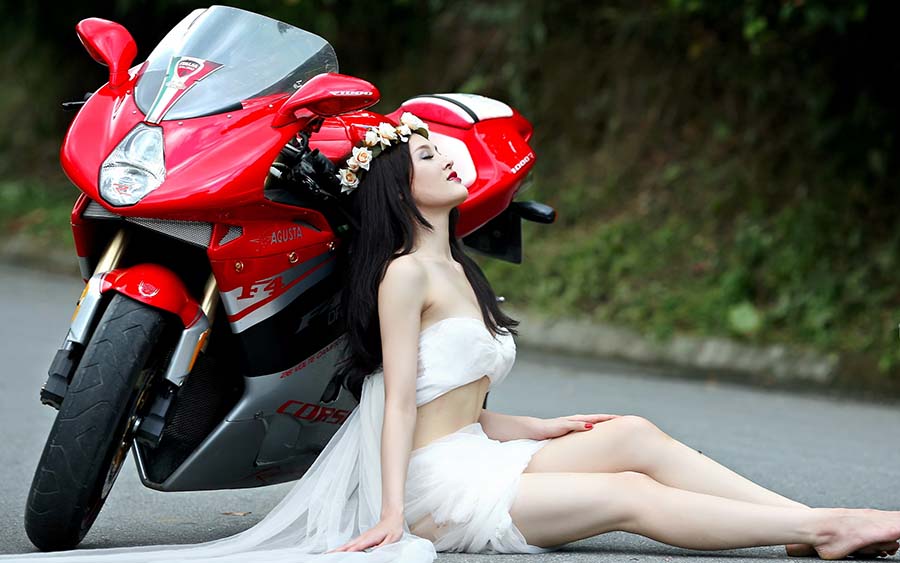 Beautiful girls and motorcycles in Omsk