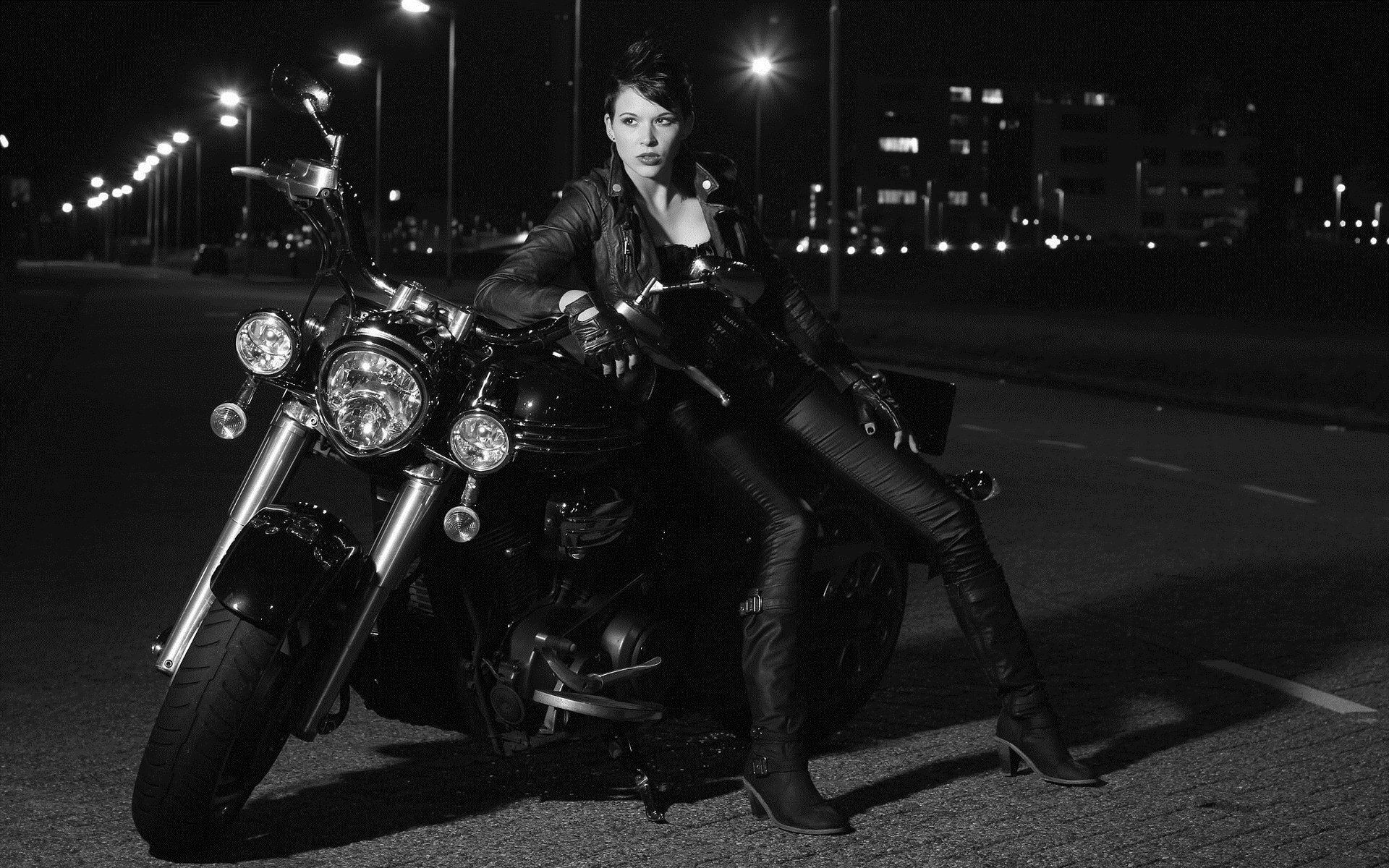 Photo Beautiful girls and motorcycles in Omsk